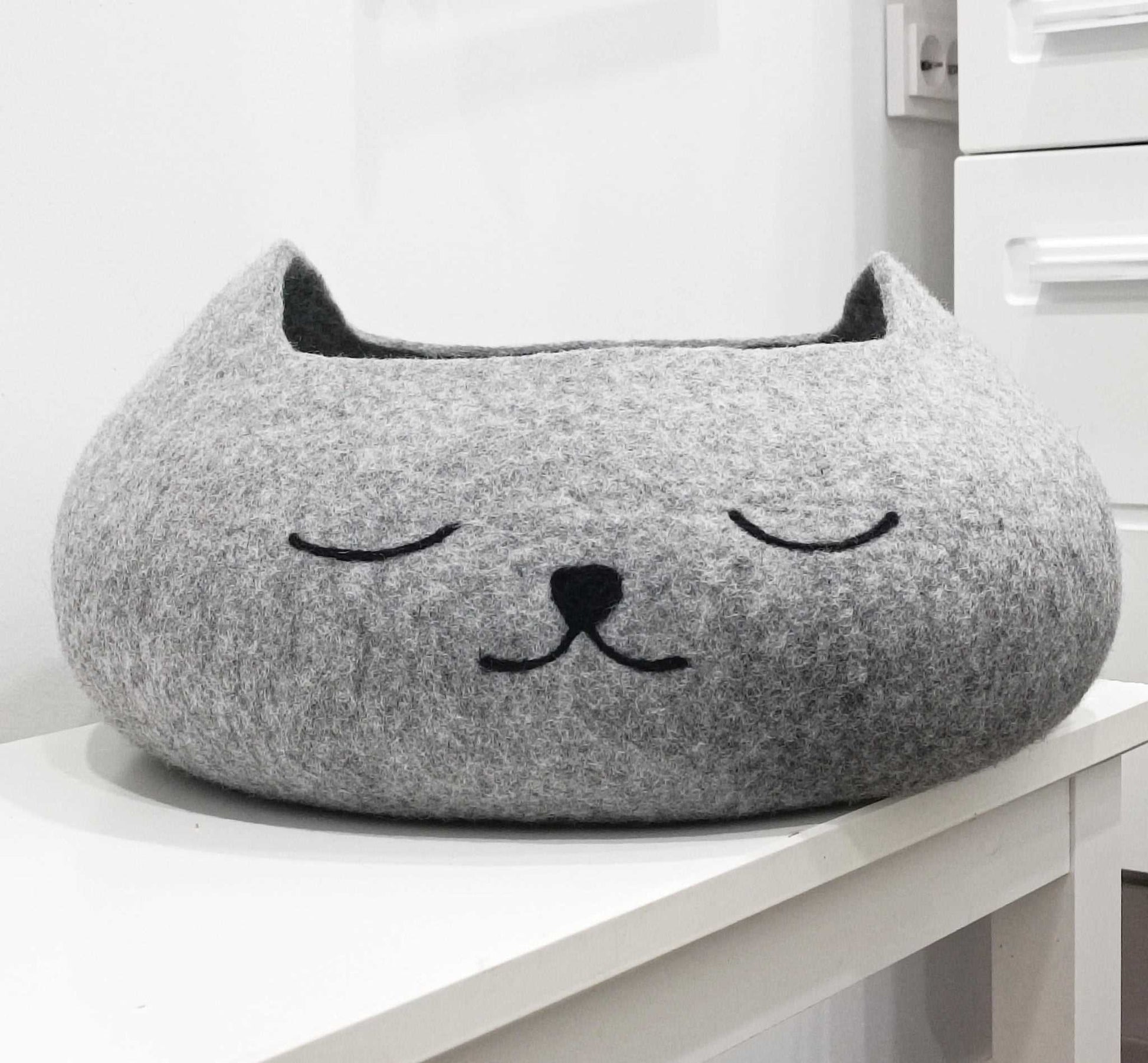 Custom Color Pet Bed Basket: Peaceful Sleeping Cat Design