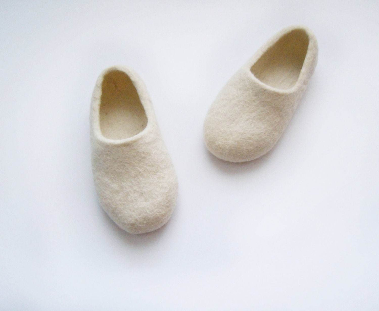 Simple felted kid size slippers - Home Soul