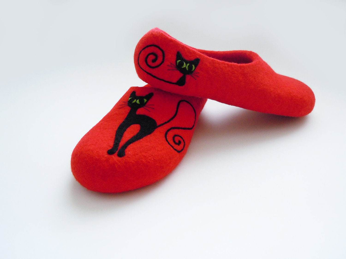 Red Black Cat Slippers - Bright Felted House Shoes - Home Soul