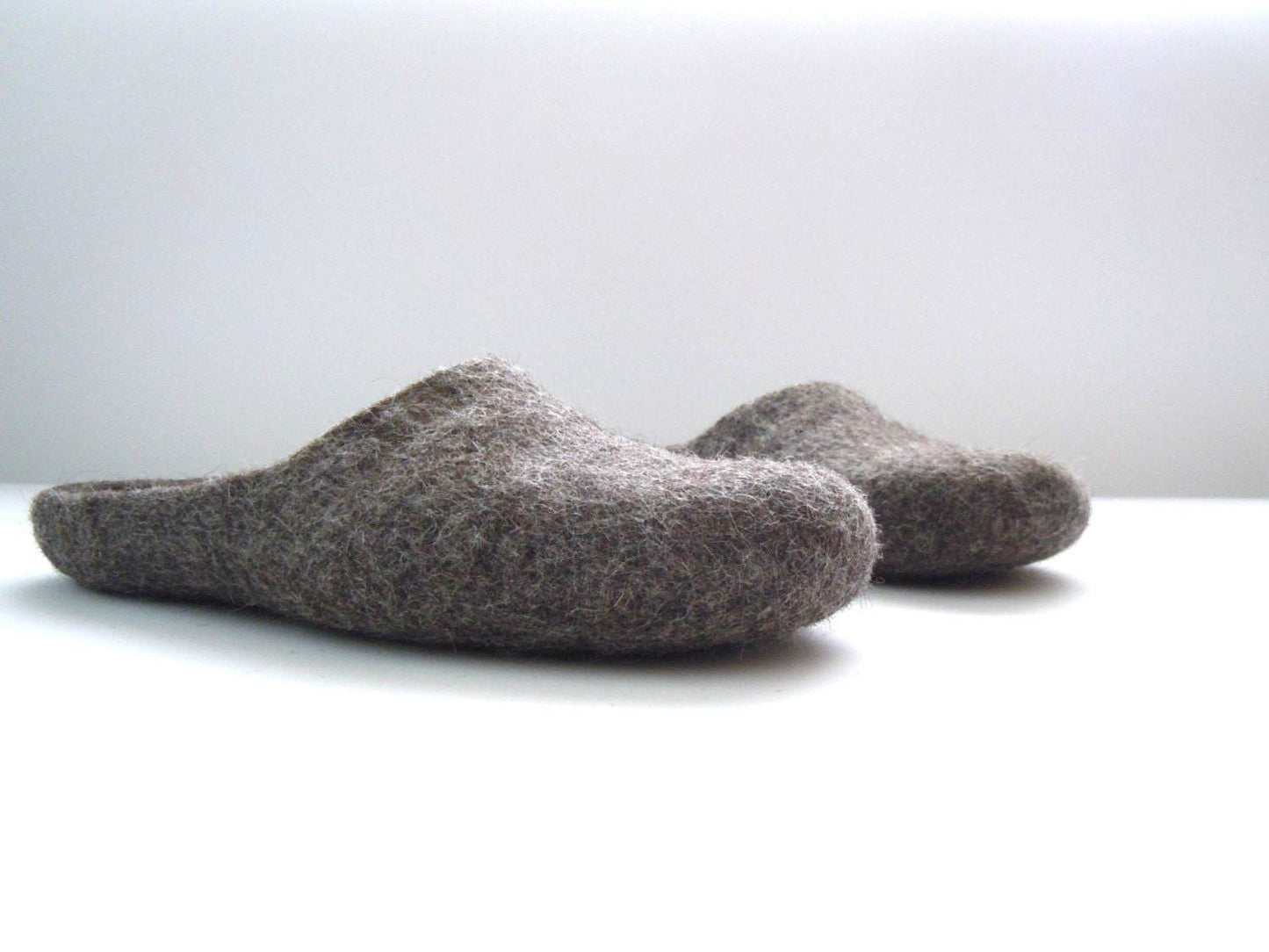 Eco friendly handmade felted low back men slippers in natural grey color - Home Soul