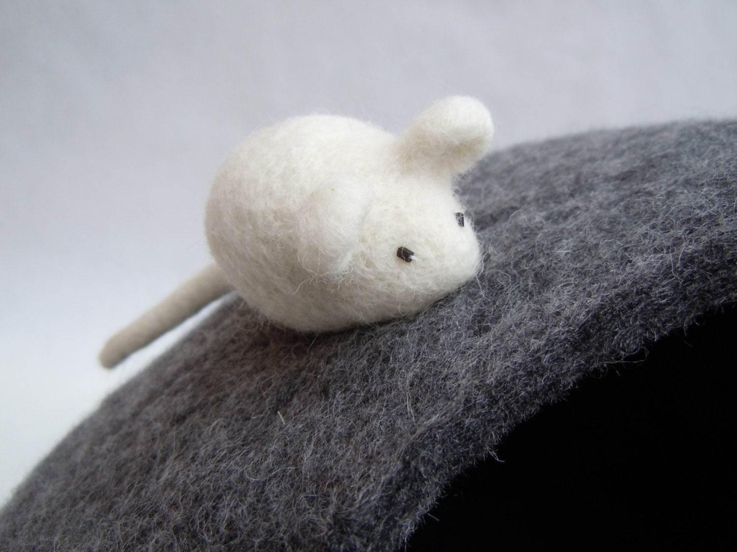 Handfelted Cat Toy Mouse - Interactive Kitten Toy - Home Soul