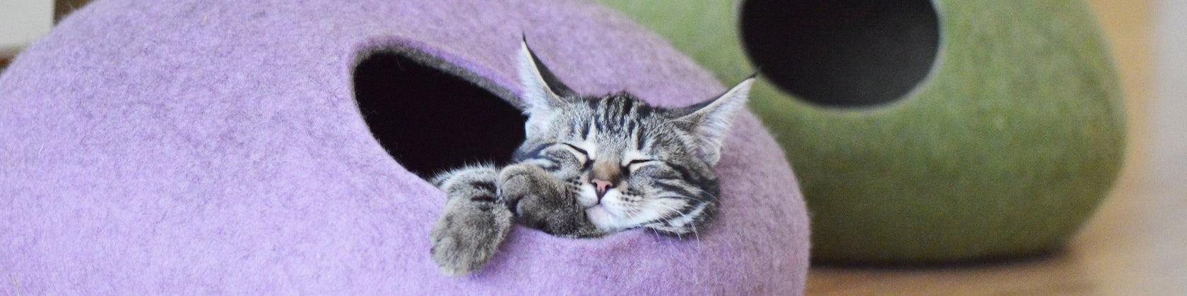 Home Soul's symbol: a sleepy kitten resting in a cozy wool cave, representing the peaceful atmosphere our handmade products create in your home