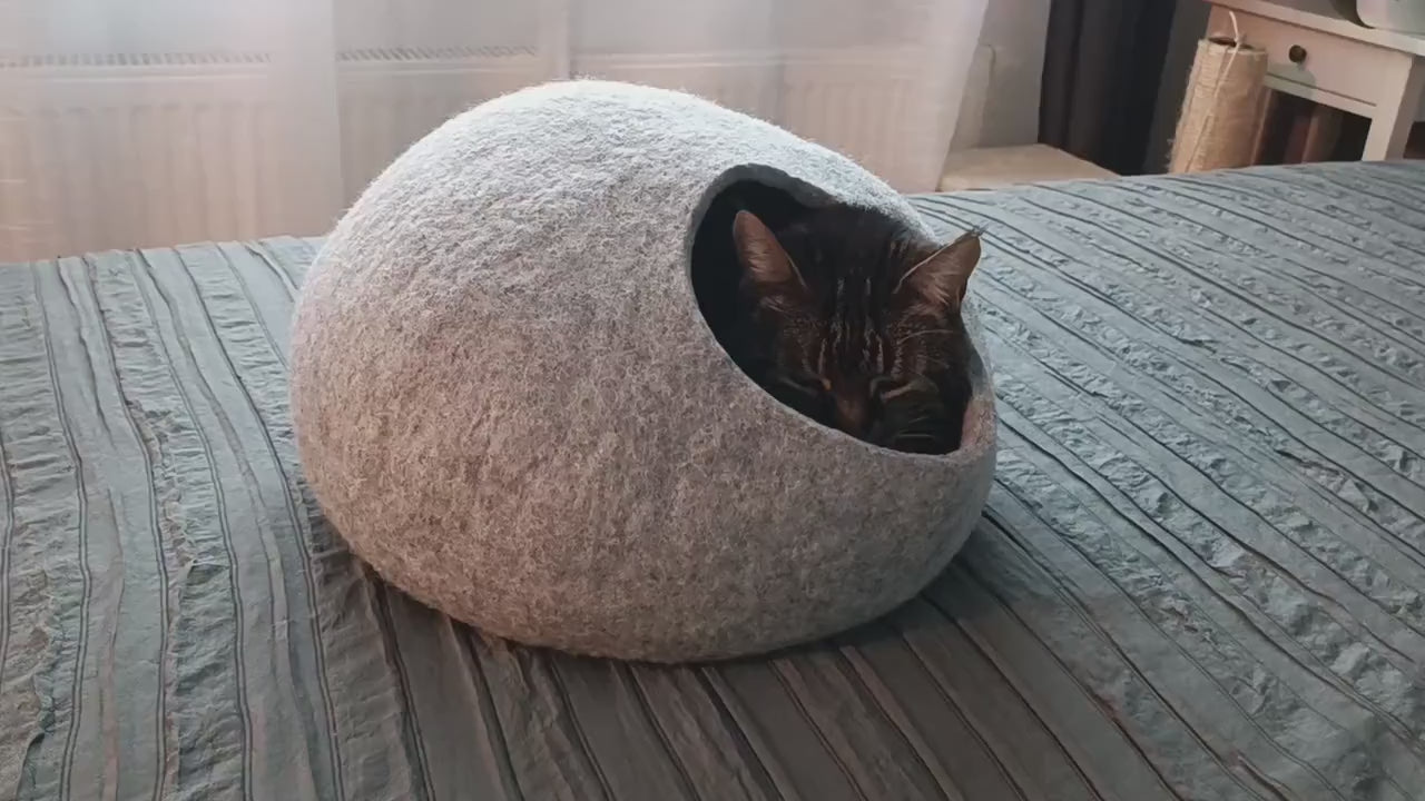 Modern pet bed / cat bed / cat cave / cat house / pet furniture / puppy bed / dog bed / cat nap cocoon made of natural color wool